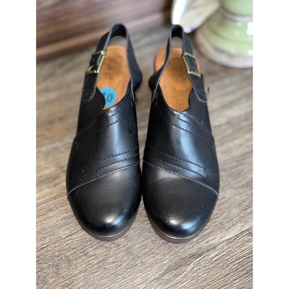 B.O.C. Size 10 Cecila Faux Leather Buckle Clogs like new - Picture 3 of 9